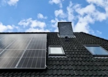 Installation de panneaux solaire sur une Toiture en tuile noire à Lille